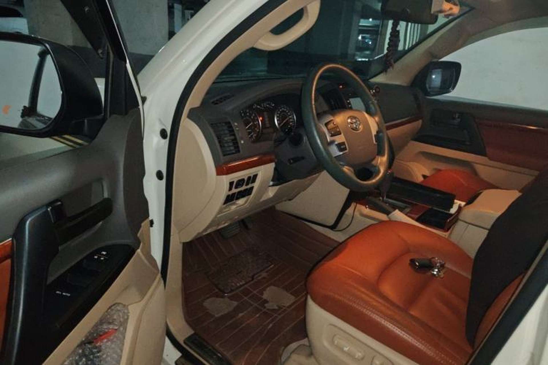 Used Toyota Land Cruiser 2015 4.0L GX-R Low-Power Version 7 Seats Middle East Driver Seat