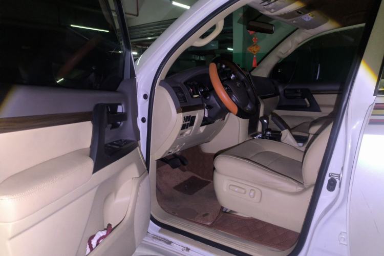 Used Toyota Land Cruiser 2015 4.0L V6 Middle East Low-Trim Version Driver Seat