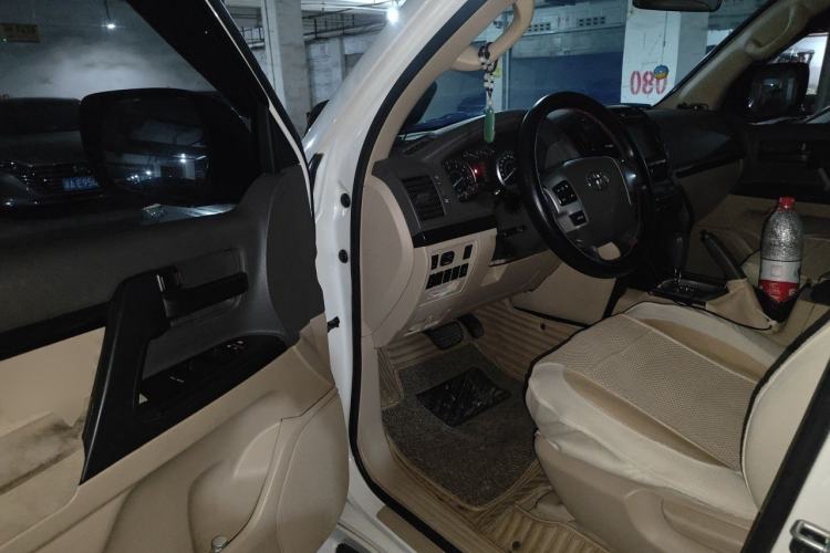 Used Toyota Land Cruiser 2015 4.0L V6 Middle East Low-Trim Version Driver Seat