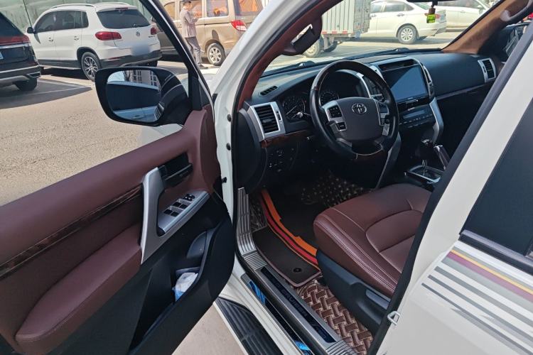 Used Toyota Land Cruiser 2015 4.0L V6 Middle East Low-Trim Version Driver Seat