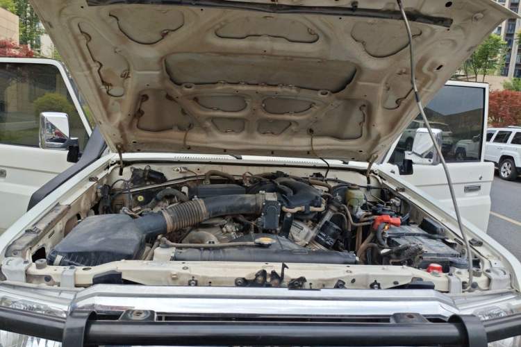 Used Toyota Land Cruiser  Engine Bay