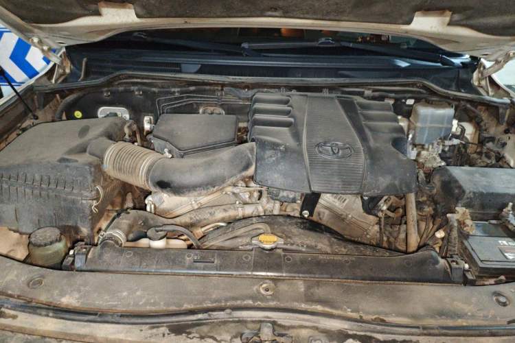 Used Toyota Land Cruiser  Engine Bay