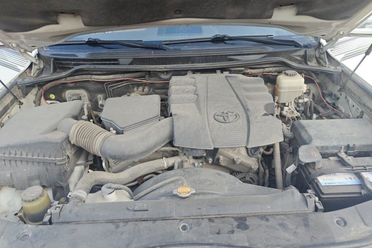 Used Toyota Land Cruiser  Engine Bay