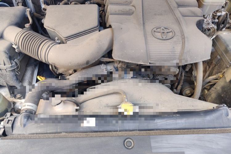 Used Toyota Land Cruiser  Engine Bay