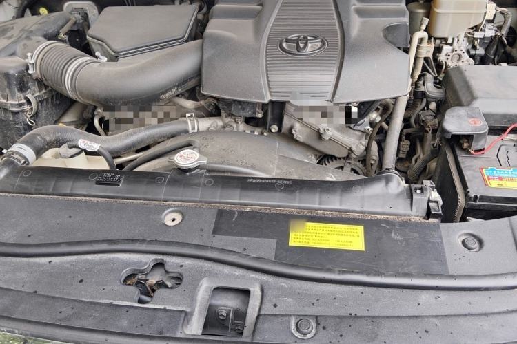 Used Toyota Land Cruiser 2015 4.0L V6 Middle East Limited Edition Engine Bay