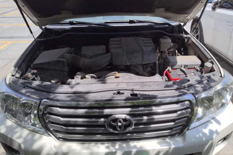 Used Toyota Land Cruiser 2015 4.0L V6 Middle East Limited Edition Engine Bay