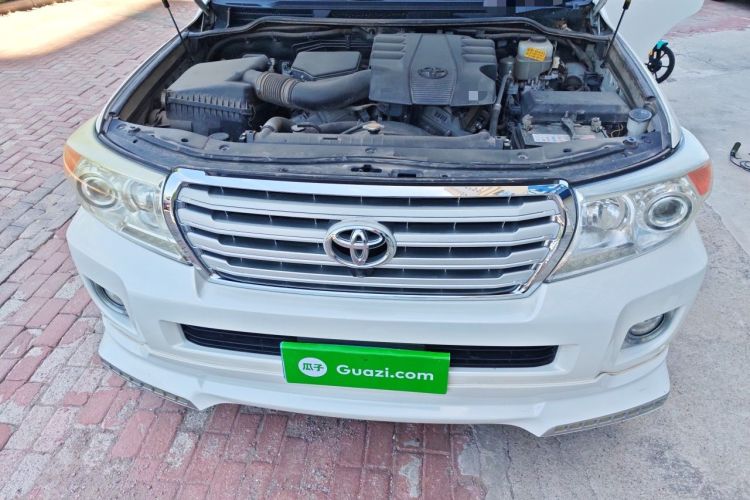 Used Toyota Land Cruiser  Engine Bay