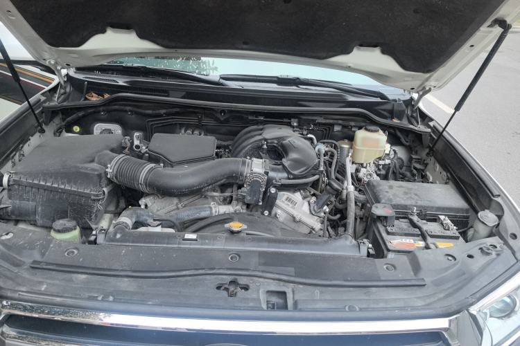 Used Toyota Land Cruiser 2015 4.0L 8-Seater Middle East Version Engine Bay