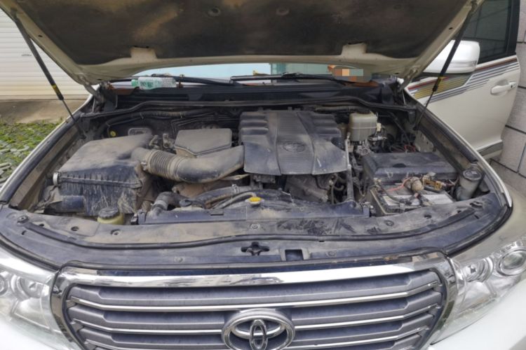 Used Toyota Land Cruiser 2015 4.0L V6 Middle East Low-Trim Version Engine Bay