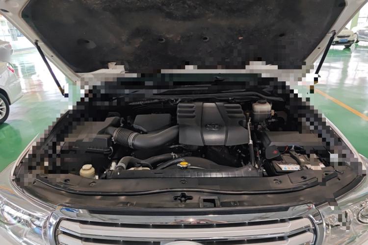 Used Toyota Land Cruiser 2015 4.0L V6 Middle East Low-Trim Version Engine Bay
