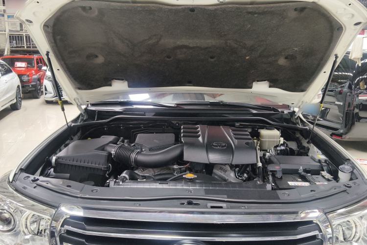 Used Toyota Land Cruiser 2015 4.0L GX-R U.S. Specification Engine Bay