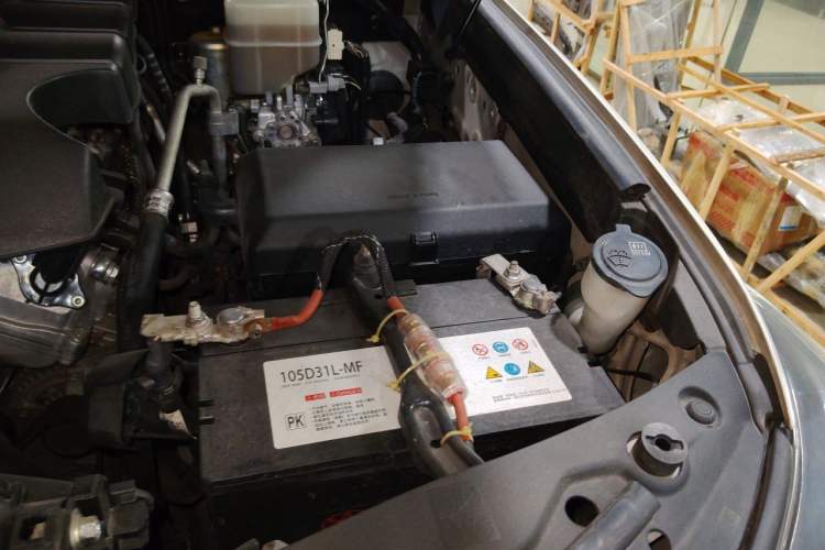 Used Toyota Land Cruiser 2015 4.0L 5-Seater Middle East Version Engine Bay Left