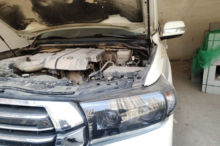 Used Toyota Land Cruiser 2015 4.0L V6 Middle East Low-Trim Version Engine Bay Left