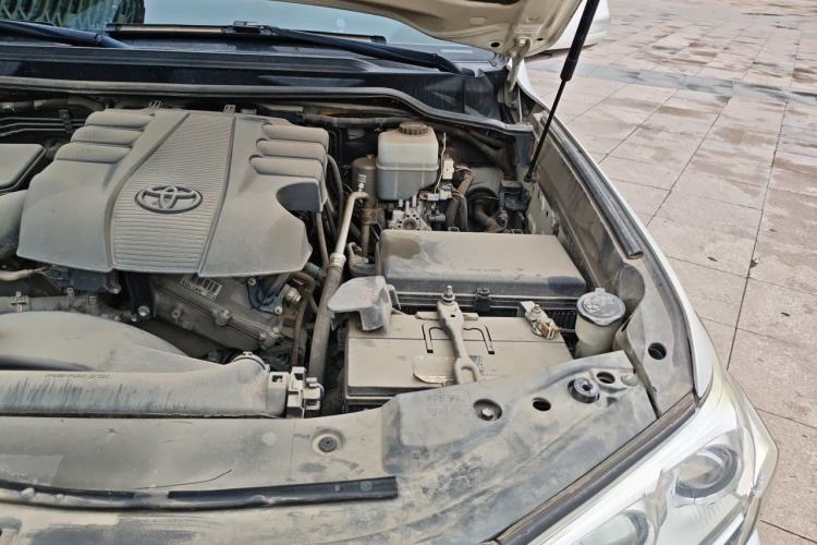 Used Toyota Land Cruiser 2015 4.0L VX-R 8-Seater Middle East Version Engine Bay Left