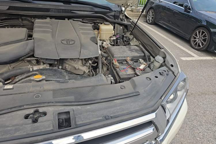 Used Toyota Land Cruiser  Engine Bay Left