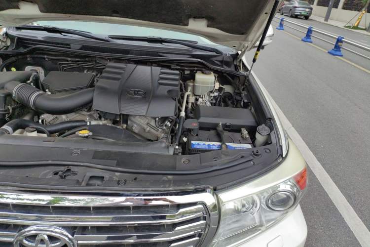 Used Toyota Land Cruiser  Engine Bay Left