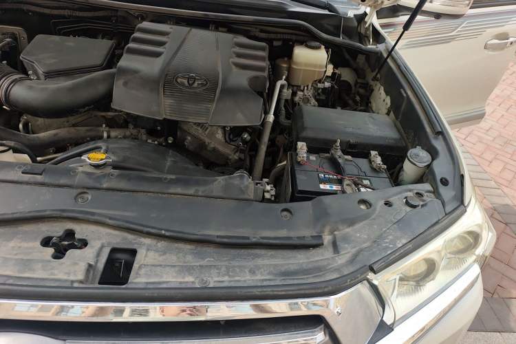 Used Toyota Land Cruiser 2015 4.0L V6 Middle East Low-Trim Version Engine Bay Left