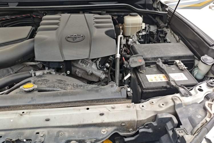 Used Toyota Land Cruiser  Engine Bay Left