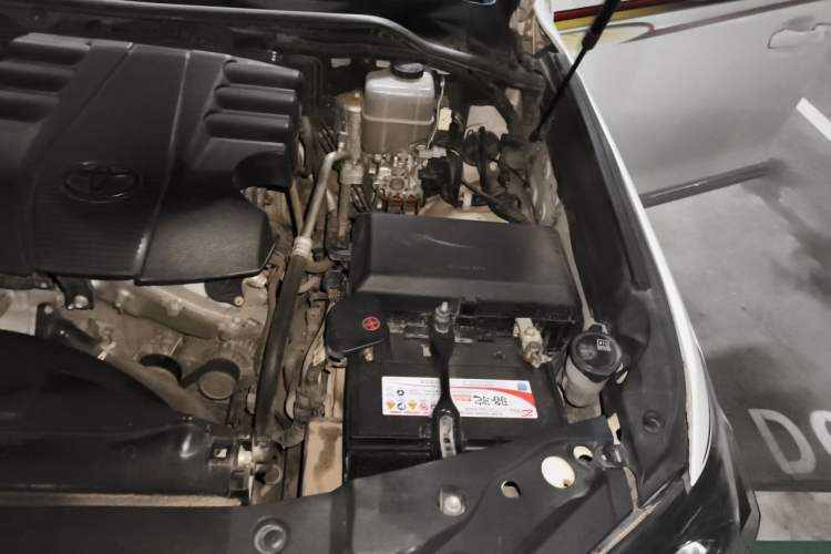 Used Toyota Land Cruiser 2015 4.0L V6 Middle East Low-Trim Version Engine Bay Left