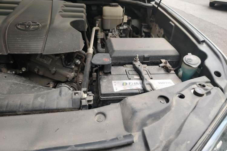 Used Toyota Land Cruiser 2015 4.0L V6 Middle East Low-Trim Version Engine Bay Left