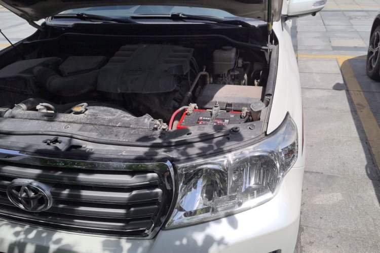 Used Toyota Land Cruiser 2015 4.0L V6 Middle East Limited Edition Engine Bay Left