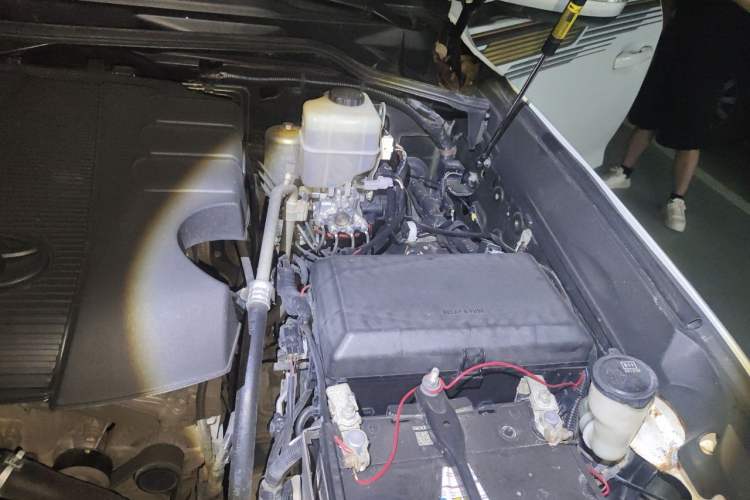 Used Toyota Land Cruiser 2015 4.0L 5-Seater Middle East Version Engine Bay Left