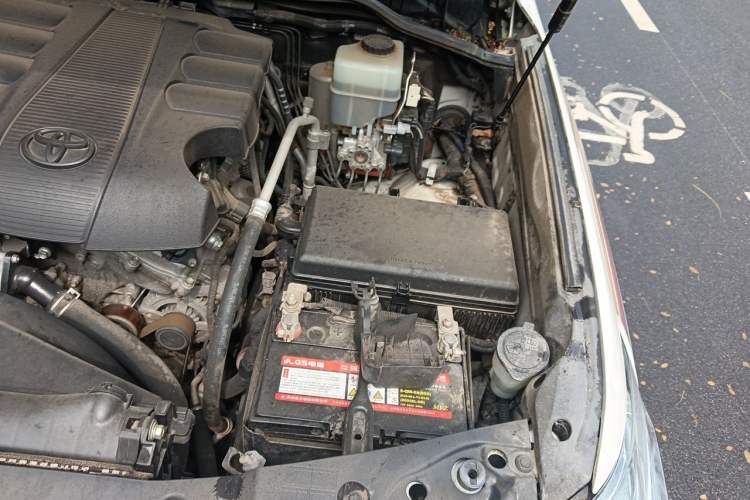 Used Toyota Land Cruiser 2015 4.0L V6 Middle East Limited Edition Engine Bay Left