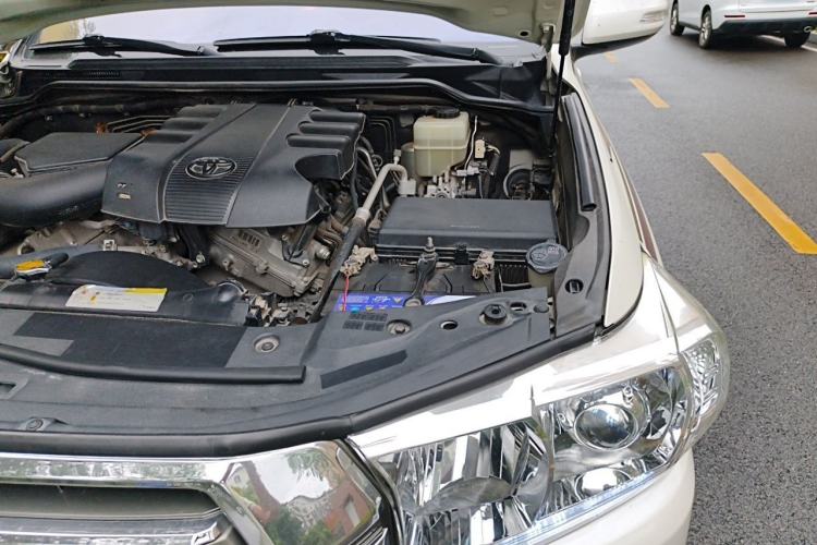 Used Toyota Land Cruiser 2015 4.0L V6 Middle East Limited Edition Engine Bay Left