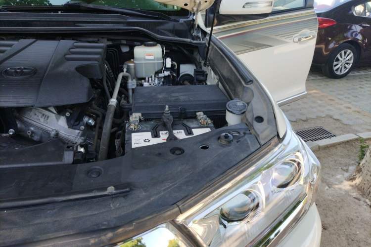 Used Toyota Land Cruiser 2015 4.0L V6 Middle East Limited Edition Engine Bay Left