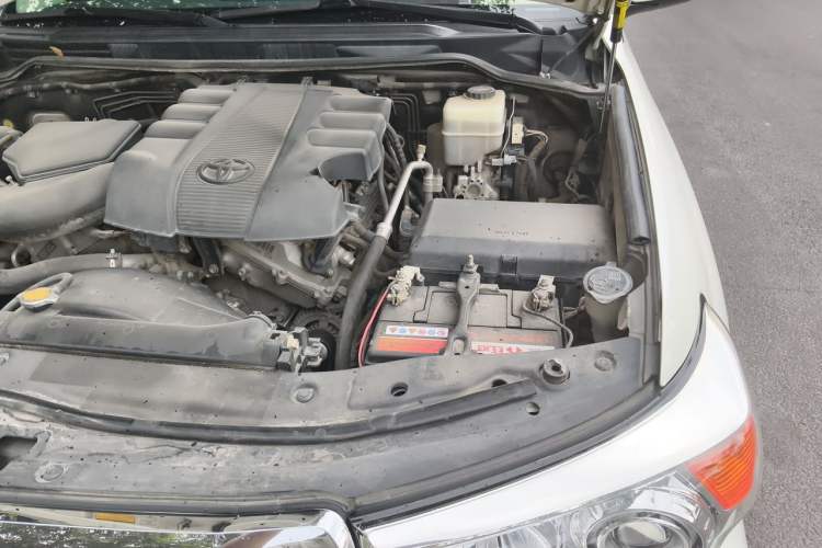 Used Toyota Land Cruiser 2015 4.0L V6 Middle East Limited Edition Engine Bay Left