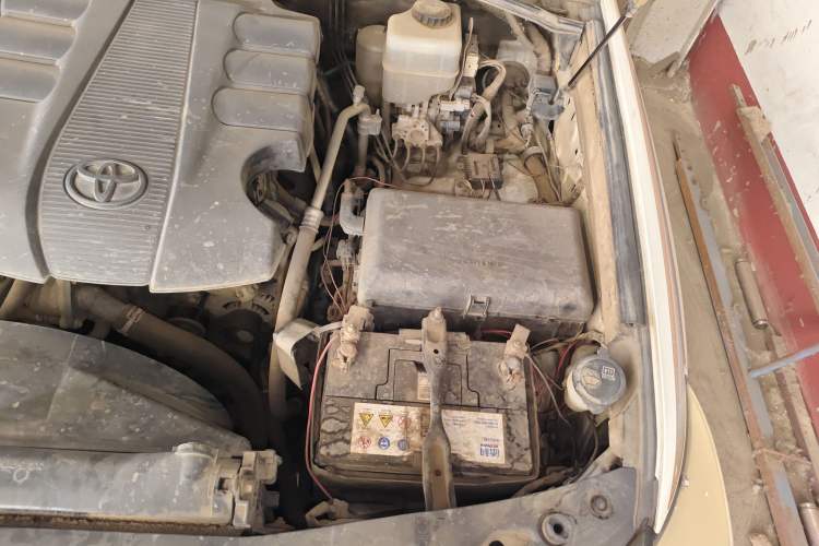 Used Toyota Land Cruiser 2015 4.0L 5-Seater Middle East Version Engine Bay Left
