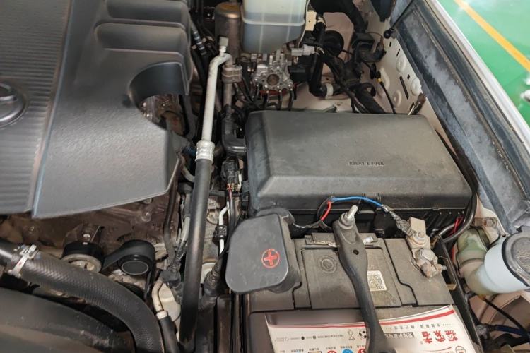 Used Toyota Land Cruiser 2015 4.0L V6 Middle East Low-Trim Version Engine Bay Left