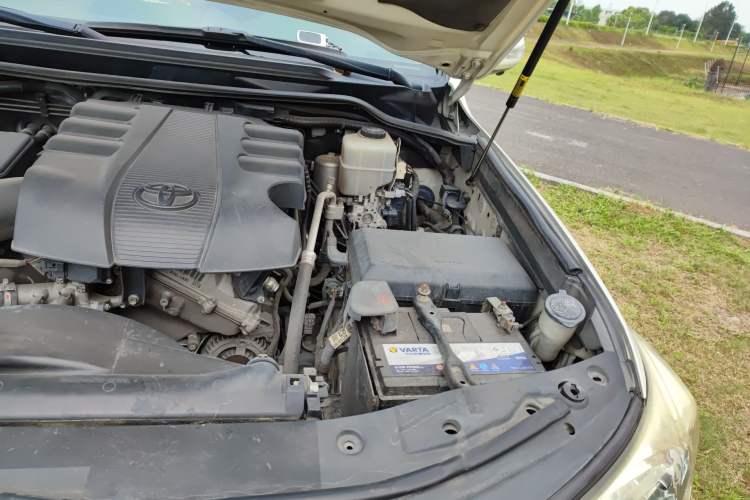Used Toyota Land Cruiser 2015 4.0L 5-Seater Middle East Version Engine Bay Left