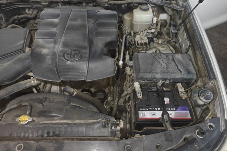 Used Toyota Land Cruiser 2015 4.0L 5-Seater Middle East Version Engine Bay Left
