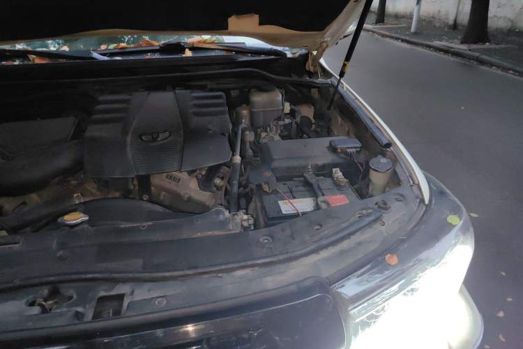 Used Toyota Land Cruiser 2015 4.0L V6 Middle East Low-Trim Version Engine Bay Left