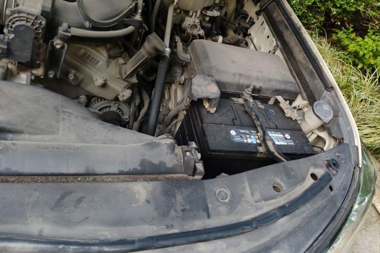 Used Toyota Land Cruiser 2015 4.0L V6 Middle East Limited Edition Engine Bay Left