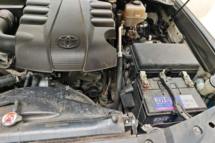 Used Toyota Land Cruiser 2015 4.0L V6 Middle East Low-Trim Version Engine Bay Left
