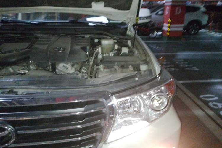 Used Toyota Land Cruiser 2015 4.0L V6 Middle East Limited Edition Engine Bay Left