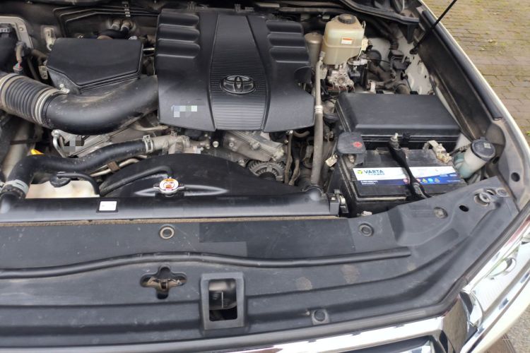 Used Toyota Land Cruiser 2015 4.0L V6 Middle East Low-Trim Version Engine Bay Left