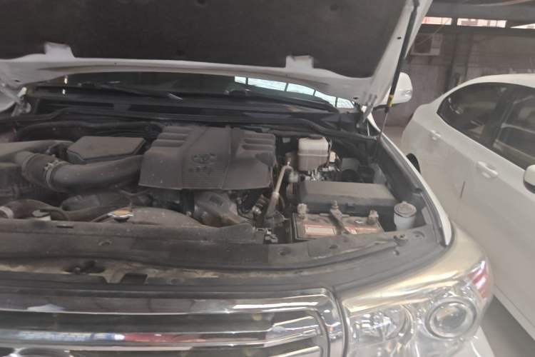 Used Toyota Land Cruiser 2015 4.0L V6 Middle East Low-Trim Version Engine Bay Left