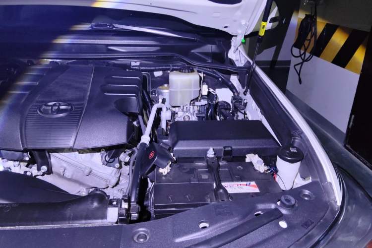 Used Toyota Land Cruiser  Engine Bay Left