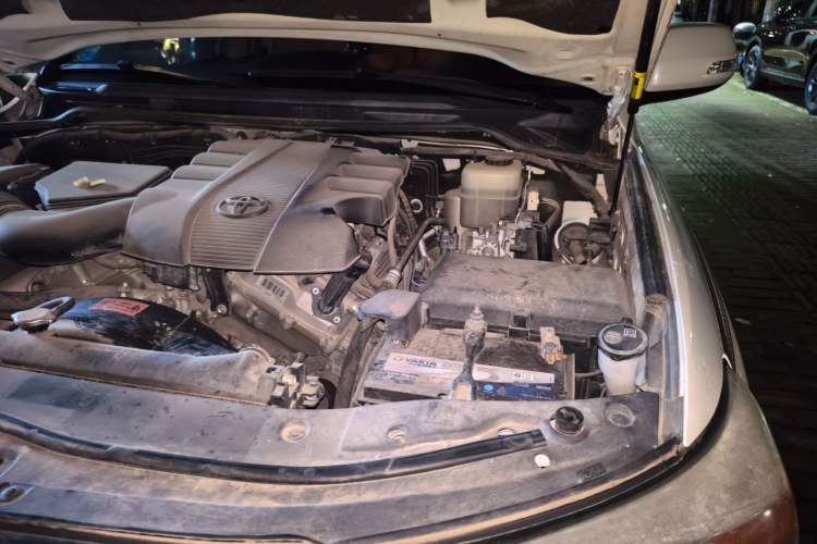Used Toyota Land Cruiser 2015 4.0L V6 Middle East Low-Trim Version Engine Bay Left