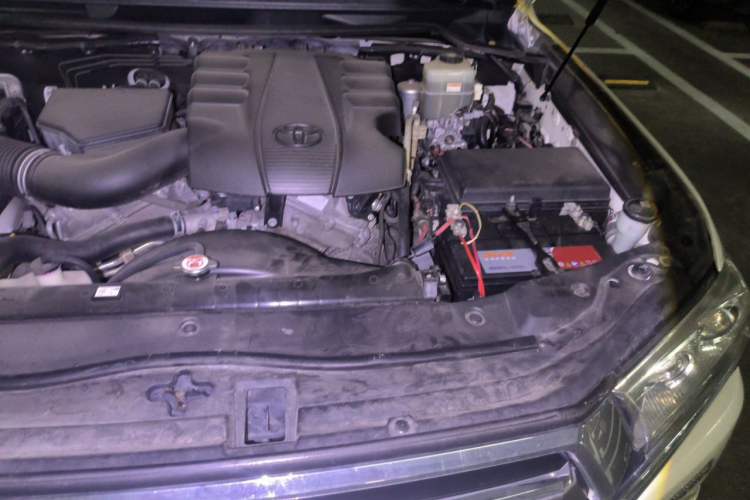 Used Toyota Land Cruiser 2015 4.0L V6 Middle East Low-Trim Version Engine Bay Left