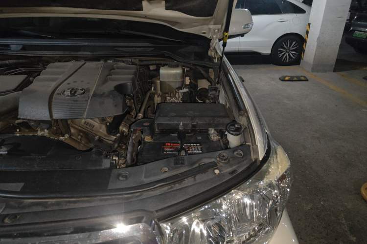 Used Toyota Land Cruiser 2015 4.0L V6 Middle East Low-Trim Version Engine Bay Left