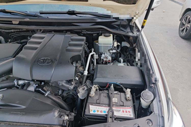 Used Toyota Land Cruiser 2015 4.0L V6 Middle East Low-Trim Version Engine Bay Left
