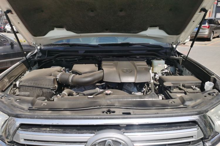 Used Toyota Land Cruiser 2015 4.0L V6 Middle East Low-Trim Version Engine Bay