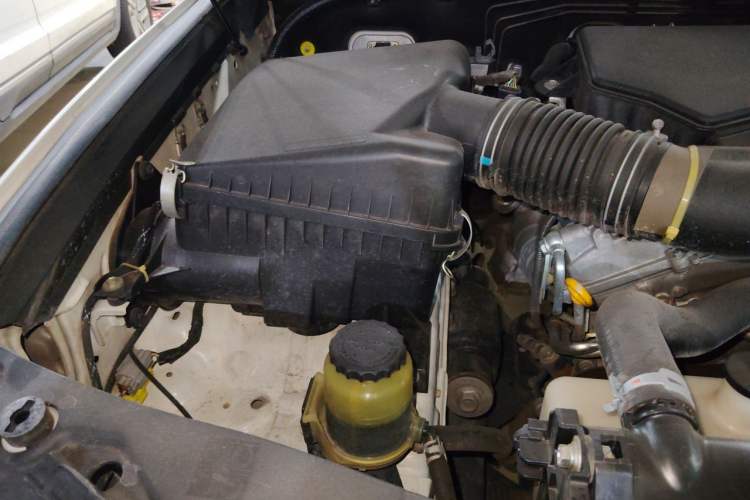 Used Toyota Land Cruiser 2015 4.0L 5-Seater Middle East Version Engine Bay Right