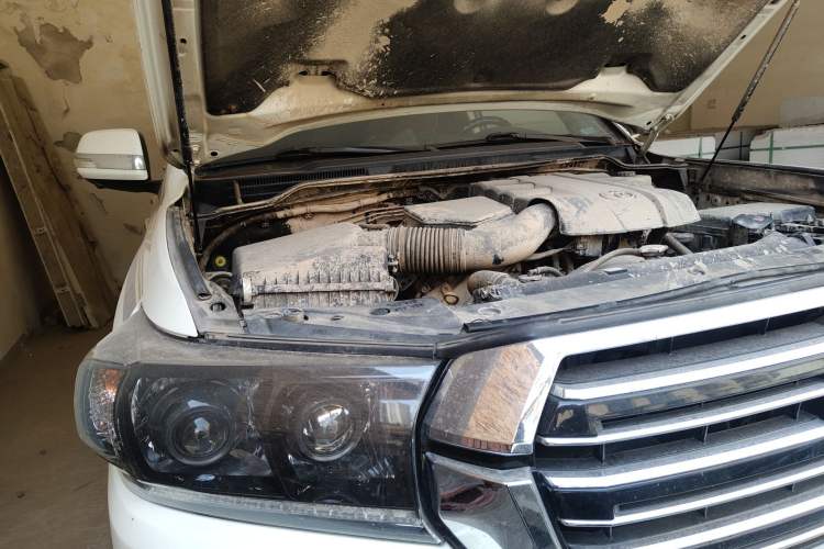 Used Toyota Land Cruiser 2015 4.0L V6 Middle East Low-Trim Version Engine Bay Right