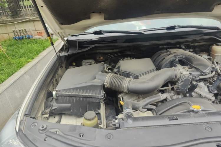 Used Toyota Land Cruiser 2015 4.0L 5-Seater Middle East Version Engine Bay Right