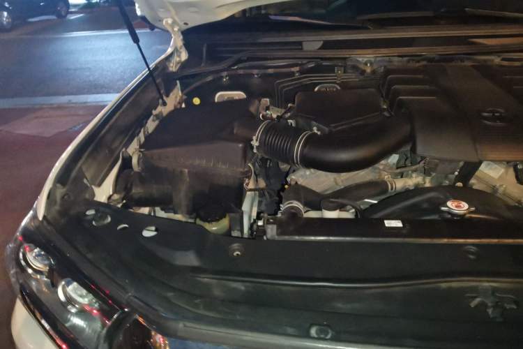 Used Toyota Land Cruiser 2015 4.0L V6 Middle East Limited Edition Engine Bay Right